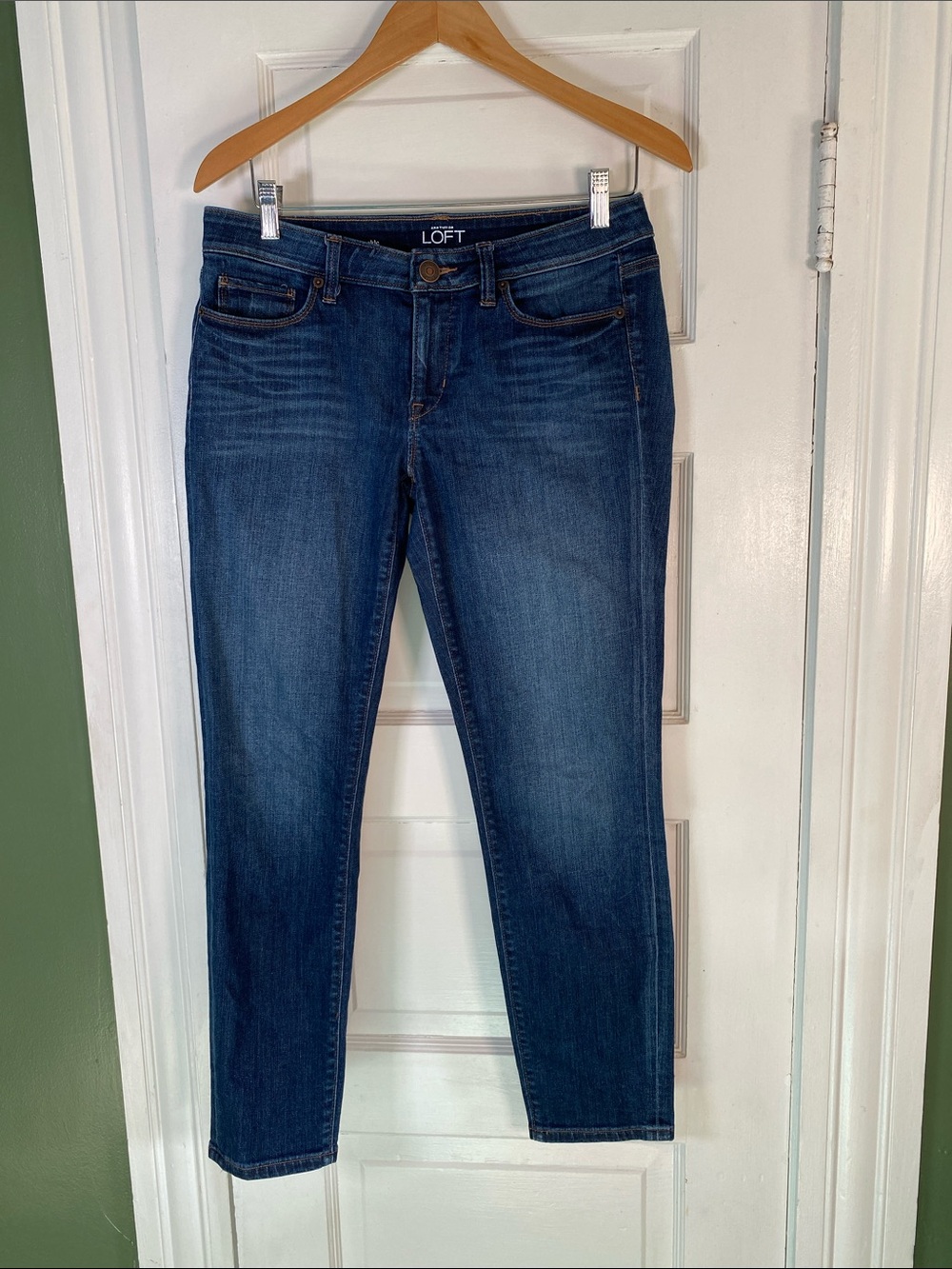 LOFT Dark Blue Cropped Skinny Jeans size 28/6